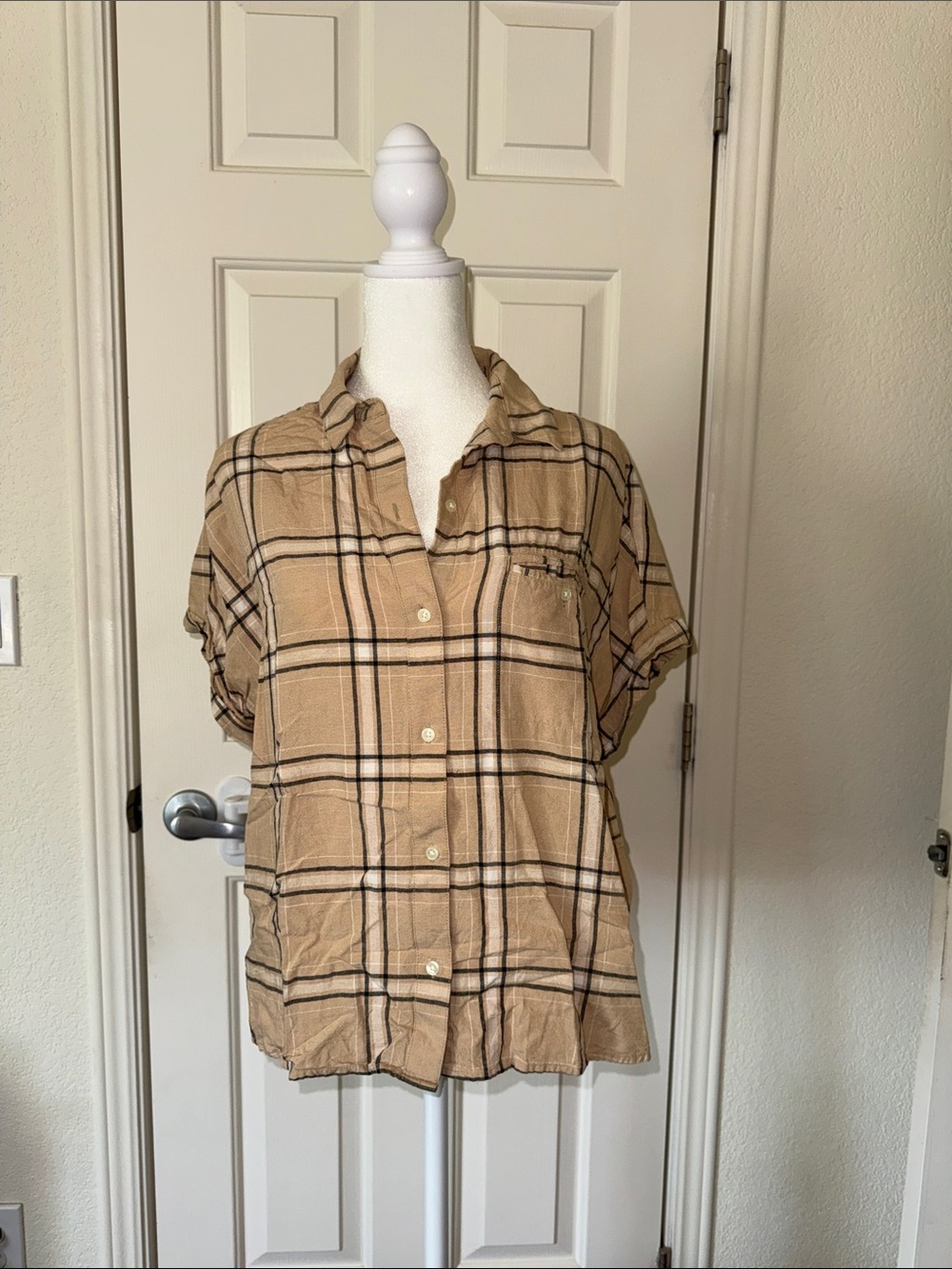 Levi's Beige Tan Plaid Button-Down Shirt